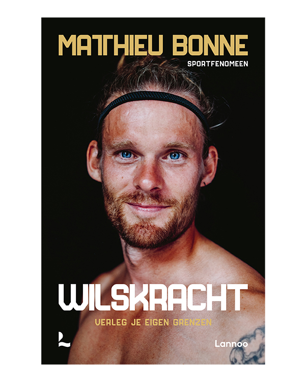 Fotograaf Stef Reynaert - Matthieu bonne aan het lopen in de bergen