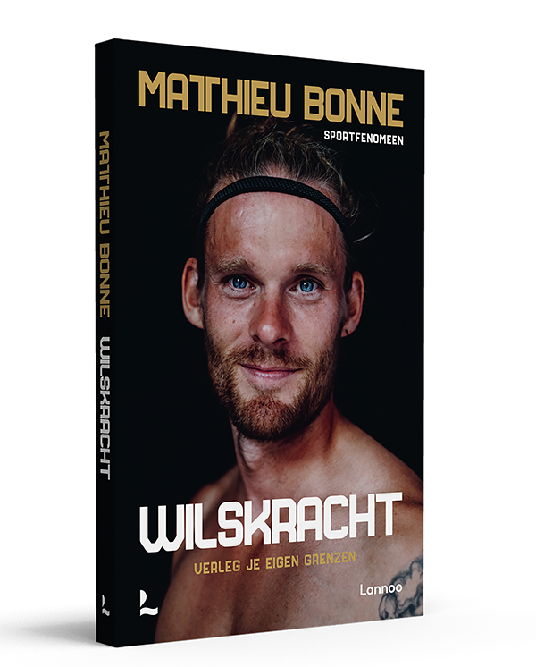 Fotograaf Stef Reynaert - Matthieu bonne aan het lopen in de bergen